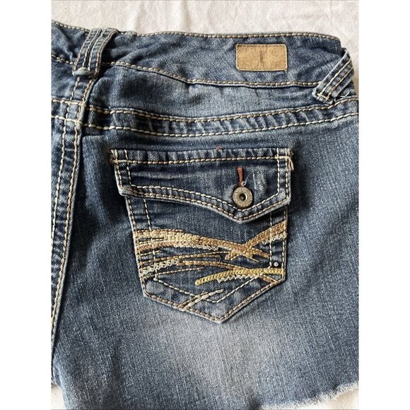 Reign Womens Denim Curvy Cut-Off Shorts Size 9 Cotton/Polyester Blend With Embel - Picture 2 of 6